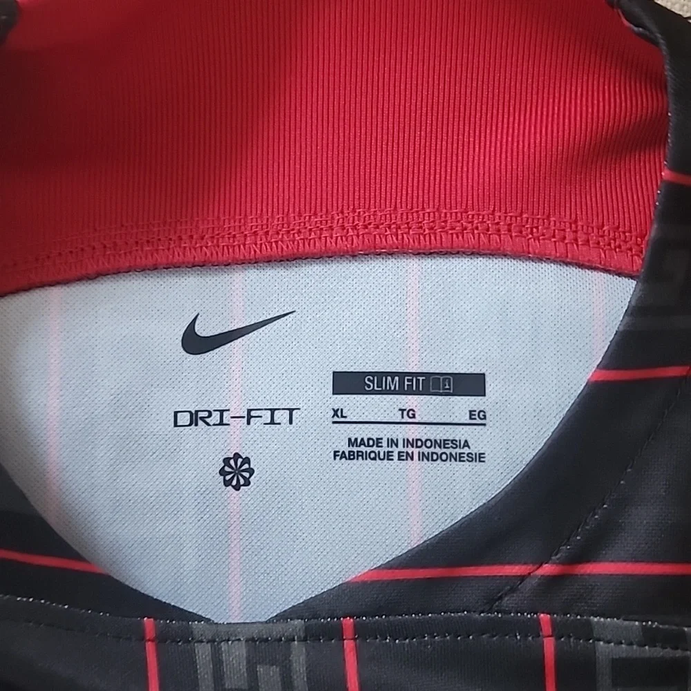 🔥Liverpool F.C. Nike Jersey -- LeBron Theme!! XL ! 🔥 - Picture 3 of 7
